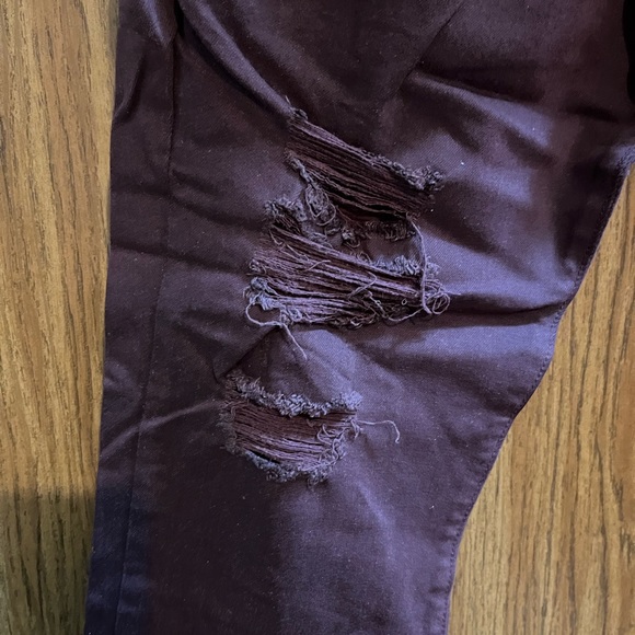 Plus size distressed stretched jeans. - Picture 5 of 6